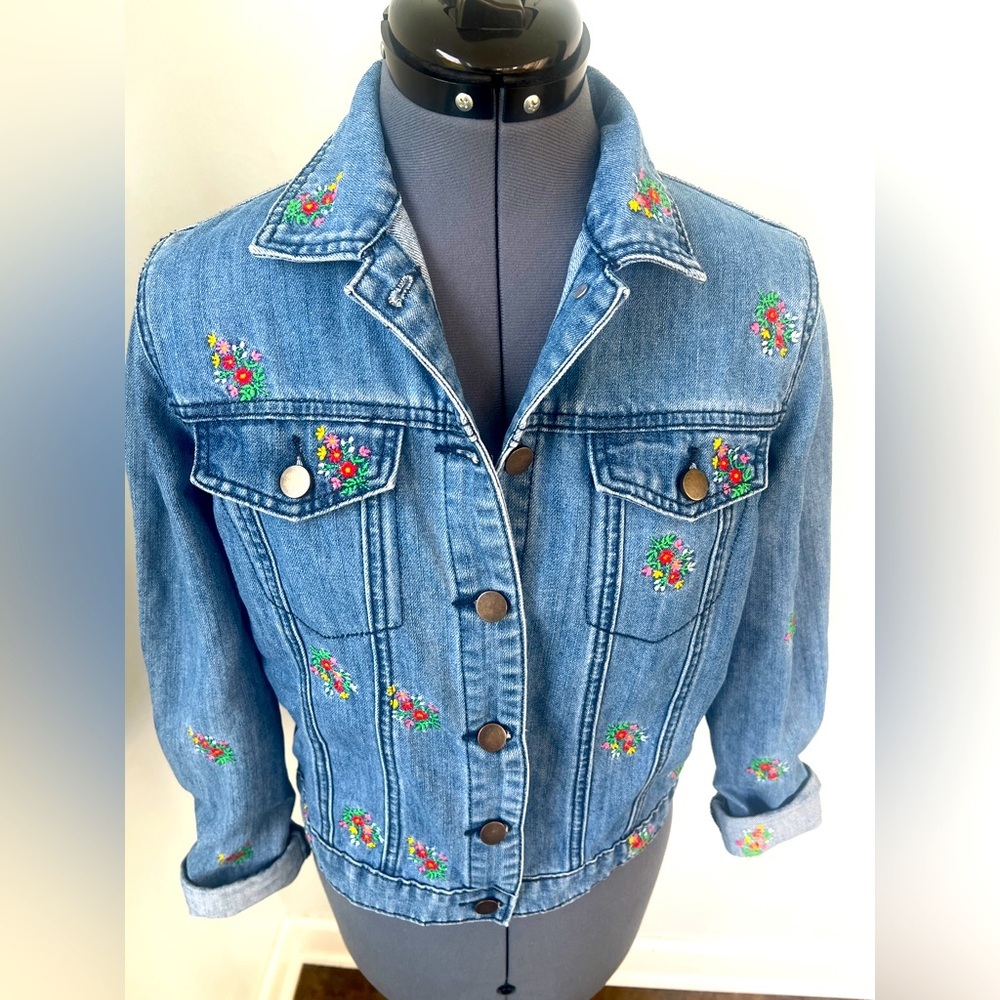 TINSEL Denim Couture Floral Embroidered Cropped Denim Jacket Medium Wash Boho M - Picture 2 of 16